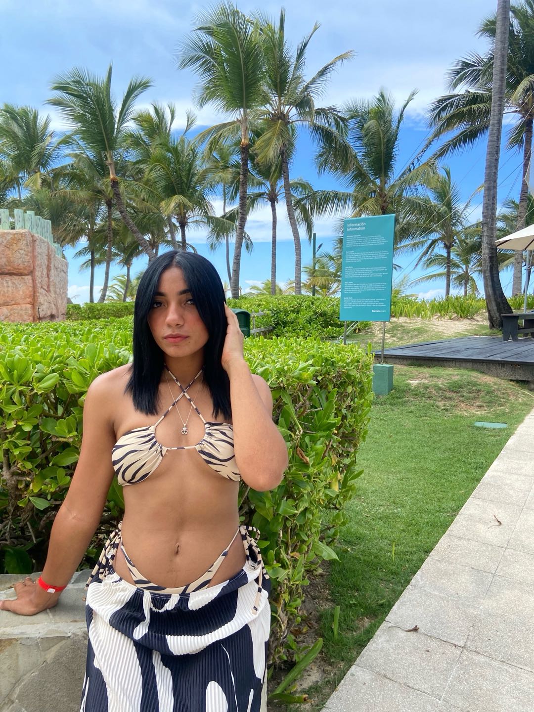 Video call with Sashaa — verified female host on MeetNow
